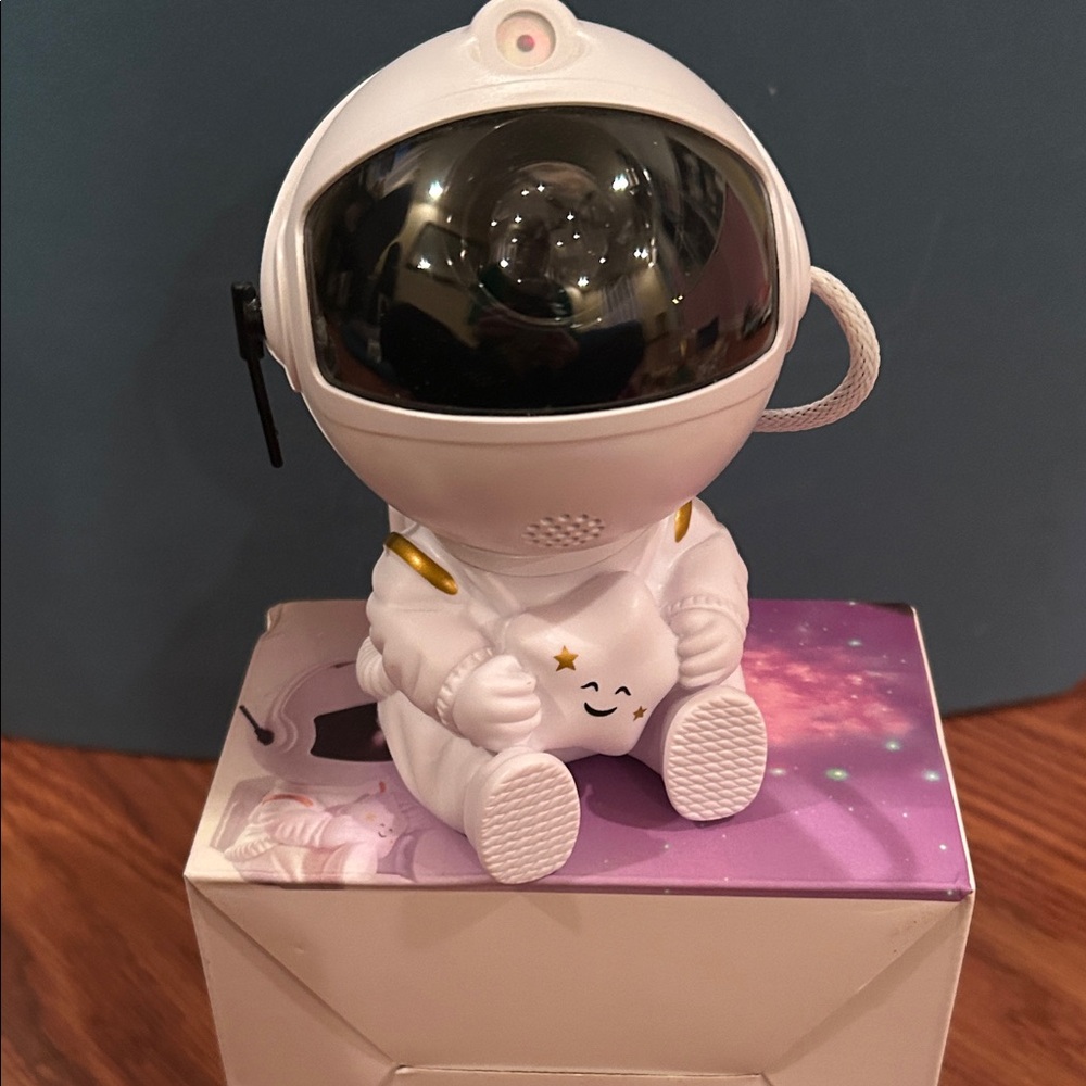 Astronaut Nebula Projector - Picture 4 of 10